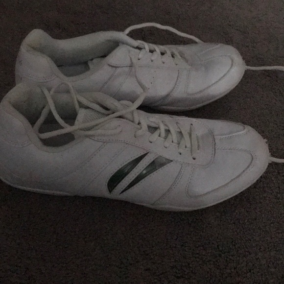 cheerleading shoes - Picture 1 of 4